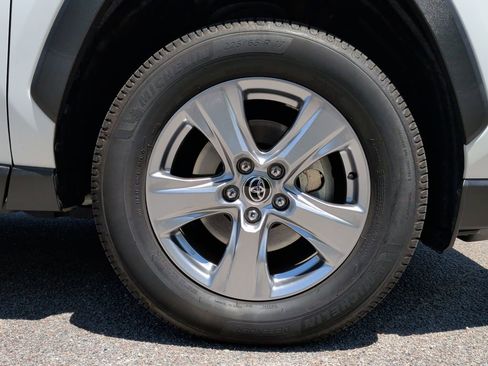 Used 2022 Toyota RAV4 XLE AWD/4WD image 6