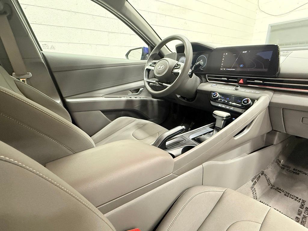 Used 2024 Hyundai Elantra SEL FWD image 31