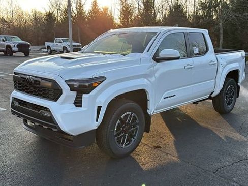 New 2026 Toyota Tacoma TRD Sport image 3