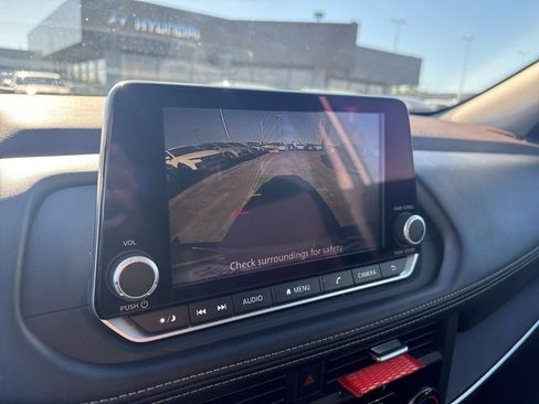 Used 2023 Nissan Rogue S FWD image 17