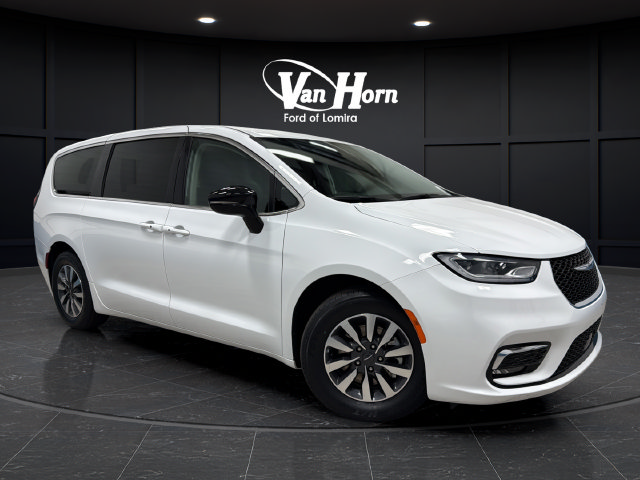 Used 2024 Chrysler Pacifica Limited FWD image 1