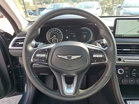 Used 2025 Genesis G70 2.5T image 19