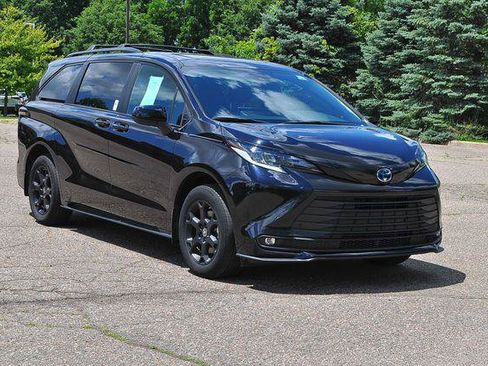 Certified 2025 Toyota Sienna XLE Woodland Edition AWD/4WD image 1