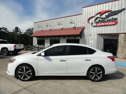 Used 2018 Nissan Sentra S FWD image 3