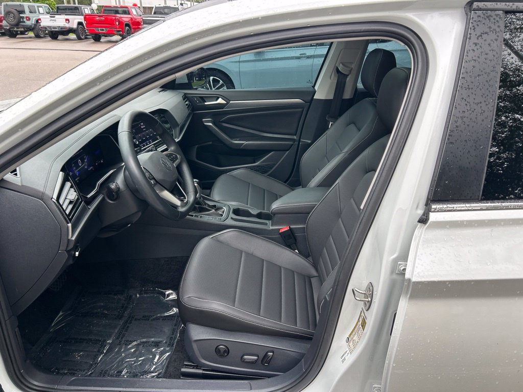 Certified 2024 Volkswagen Jetta SE FWD image 15