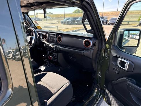 Used 2022 Jeep Gladiator Mojave w/ LED Lighting Group AWD/4WD image 14