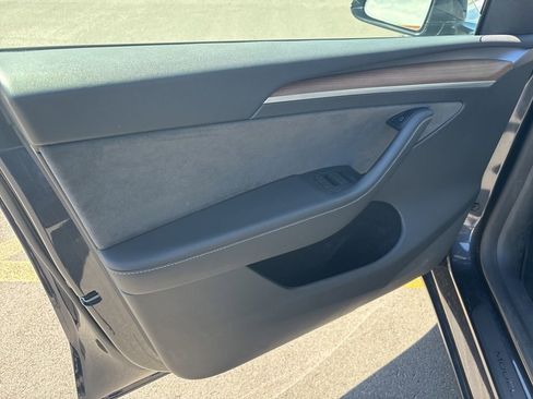 Used 2024 Tesla Model Y Long Range AWD/4WD image 5