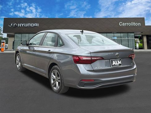 Used 2024 Volkswagen Jetta SE FWD image 7
