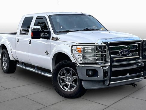 Used 2014 Ford F250 Lariat w/ Lariat Interior Package AWD/4WD image 2