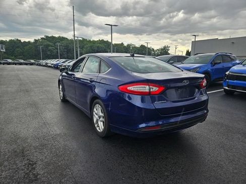 Used 2016 Ford Fusion SE FWD image 2