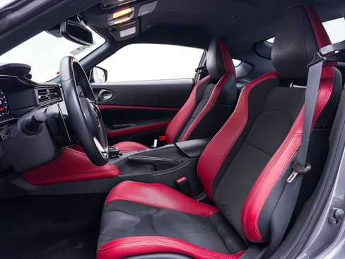 Used 2024 Nissan Z Performance w/ Floor Mat Package RWD image 3