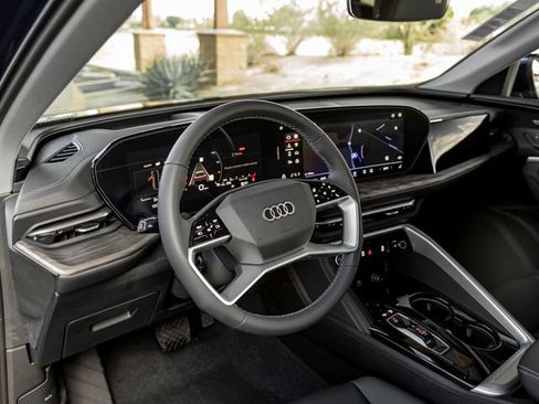 Certified 2025 Audi Q5 Premium Plus w/ Premium Plus AWD/4WD image 16