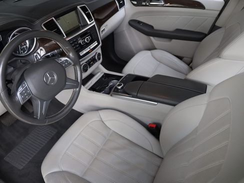 Used 2015 Mercedes-Benz GL 450 4MATIC image 9