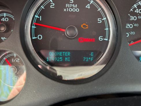 Used 2013 GMC Sierra 1500 SLT w/ Skid Plate Package image 8