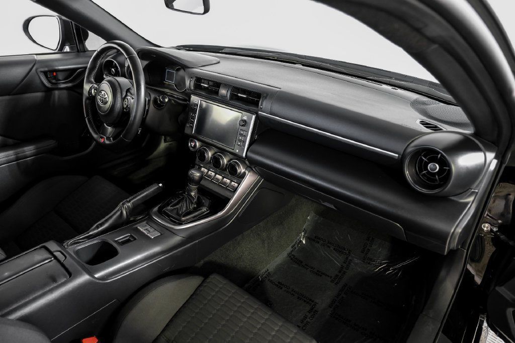 Used 2024 Toyota GR86 RWD image 9
