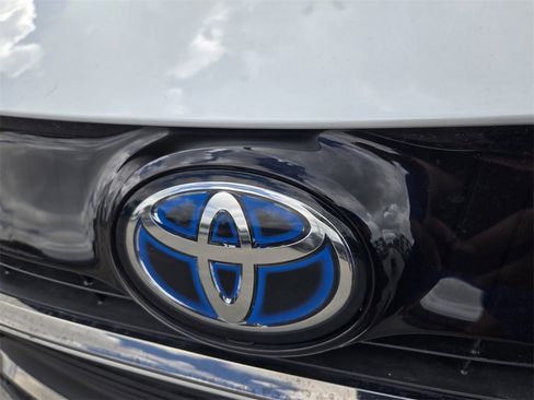 Used 2024 Toyota Venza Nightshade image 11