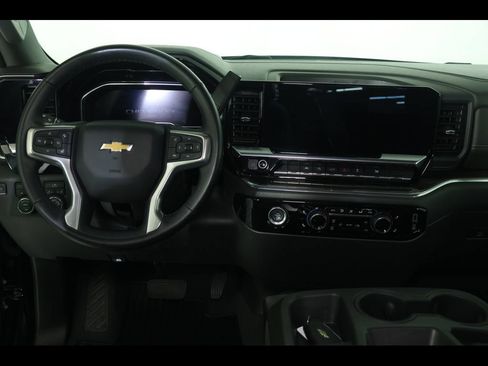 Used 2023 Chevrolet Silverado 1500 LT AWD/4WD image 15