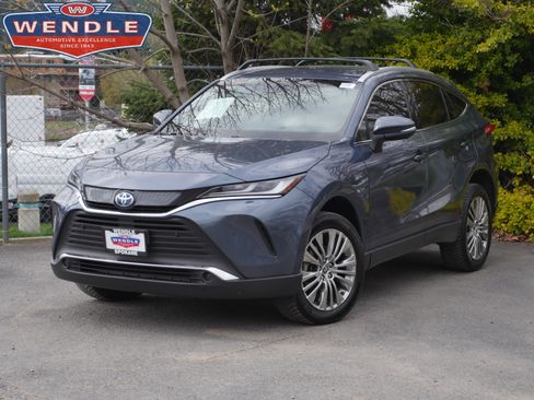 Used 2022 Toyota Venza XLE AWD/4WD image 1