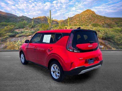 Used 2024 Kia Soul LX w/ Option Group 015 FWD image 7