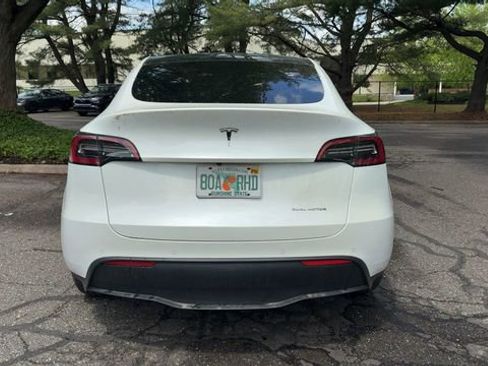 Used 2021 Tesla Model Y Long Range AWD/4WD image 2