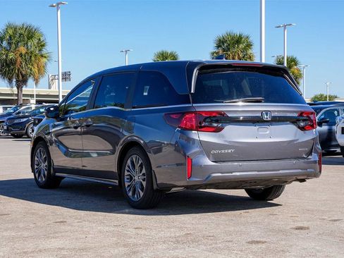 Certified 2026 Honda Odyssey Touring image 4