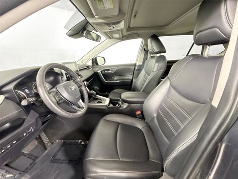 Certified 2020 Toyota RAV4 XLE Premium image 3