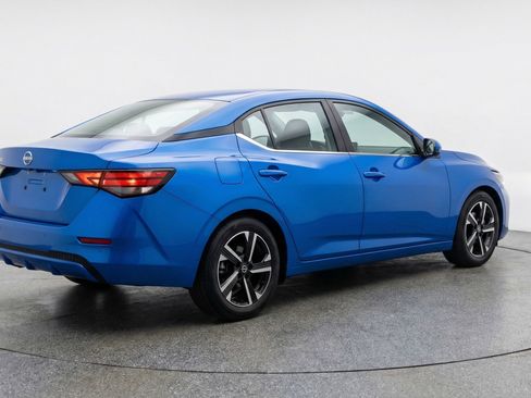Used 2025 Nissan Sentra SV image 9
