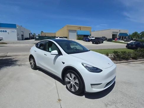 Used 2021 Tesla Model Y 2WD image 3