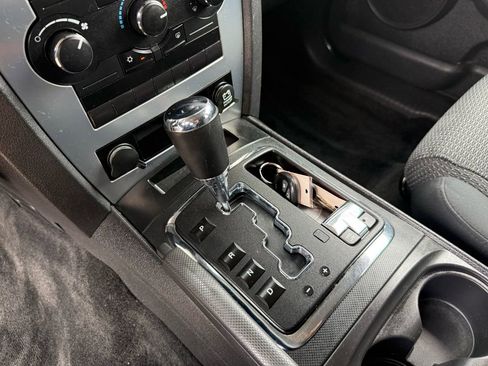 Used 2008 Jeep Commander Sport image 31