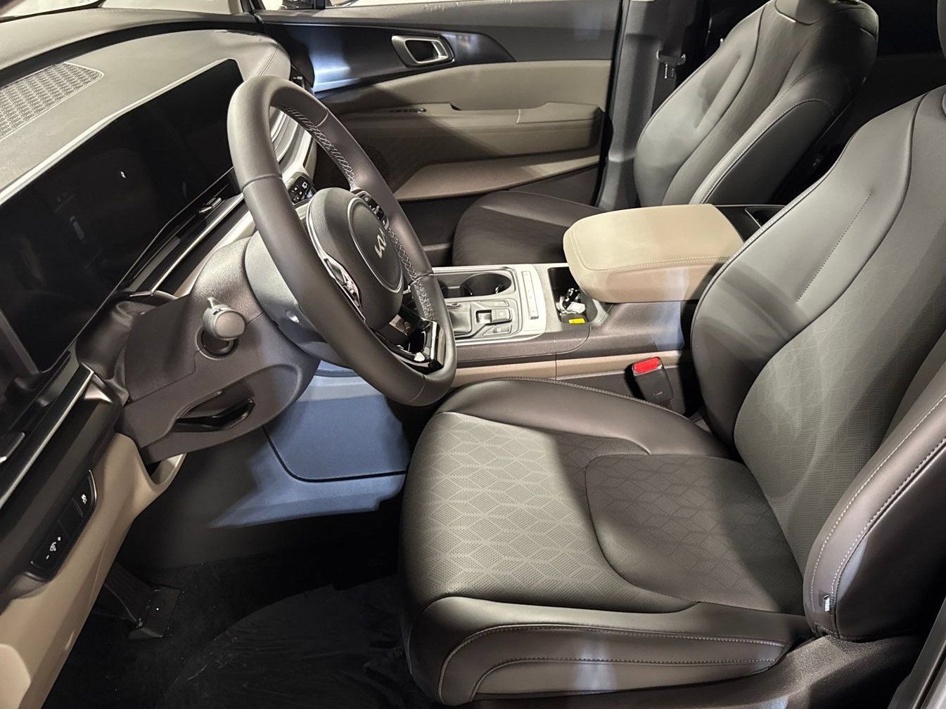 Certified 2026 Kia Carnival FWD image 3