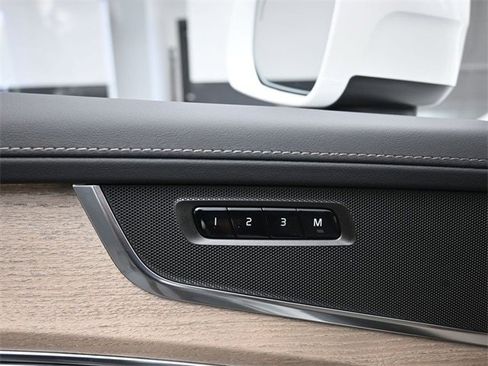 New 2025 Volvo XC90 B6 Plus w/ Protection Package Premier image 17