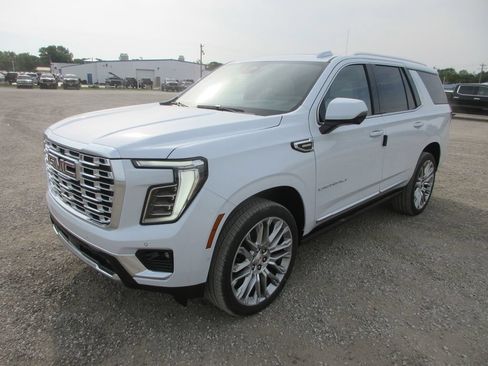 New 2026 GMC Yukon Denali w/ Denali Reserve Package AWD/4WD image 9