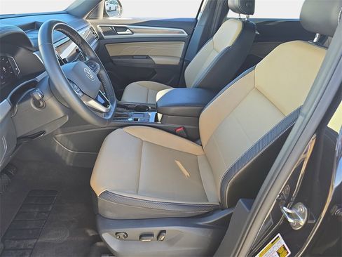 Used 2022 Volkswagen Atlas Cross Sport SE image 18