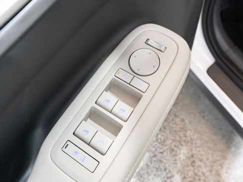 Used 2025 Hyundai Santa Fe SEL FWD image 14