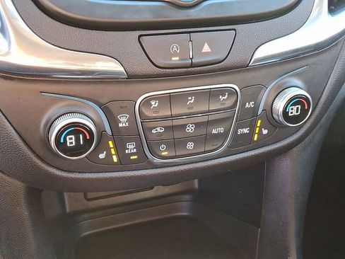 Used 2022 Chevrolet Equinox LT image 25