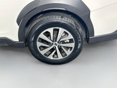 Used 2025 Subaru Outback Premium AWD/4WD image 11