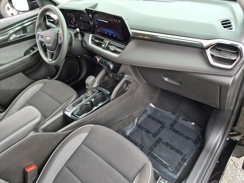 Used 2025 Chevrolet TrailBlazer LT AWD/4WD image 31