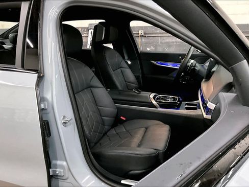 Used 2025 BMW 760i xDrive image 10
