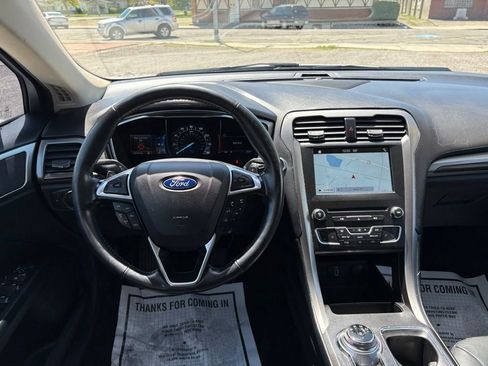 Used 2017 Ford Fusion SE w/ Fusion SE Technology Package FWD image 26
