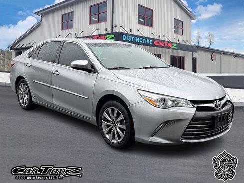 Used 2017 Toyota Camry XLE w/ Moonroof Package image 1