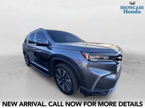 Used 2025 Honda Pilot Touring image 6