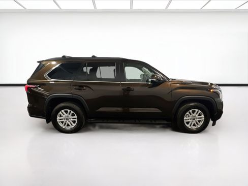 Used 2024 Toyota Sequoia SR5 w/ SR5 Premium Package AWD/4WD image 24