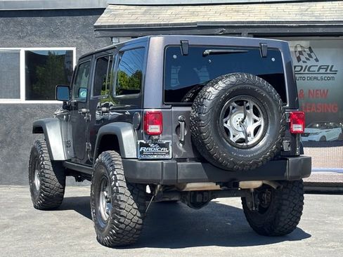 Used 2017 Jeep Wrangler Unlimited Rubicon w/ Connectivity Group image 16