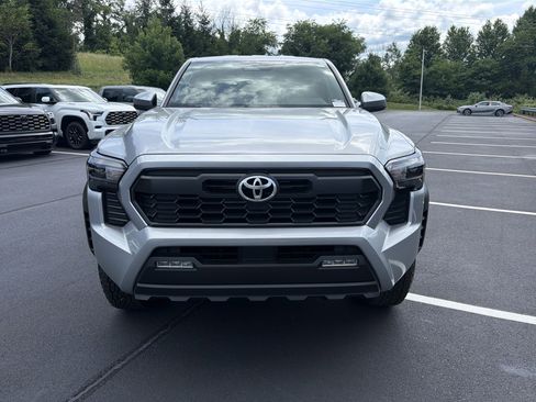 Certified 2025 Toyota Tacoma TRD Off-Road AWD/4WD image 11
