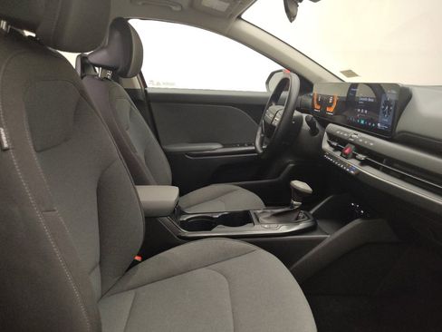 Used 2025 Kia K4 FWD image 21