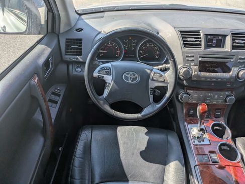 Used 2012 Toyota Highlander Limited w/ Tow Pkg FWD image 18