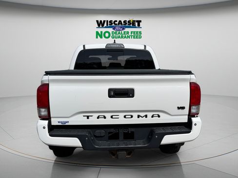 Used 2017 Toyota Tacoma TRD Off-Road w/ Premium & Technology Package AWD/4WD image 24