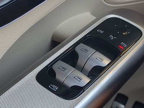 Certified 2025 Mercedes-Benz GLC 350e 4MATIC image 11