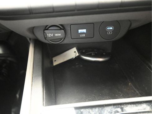Certified 2024 Hyundai Elantra Blue FWD image 17