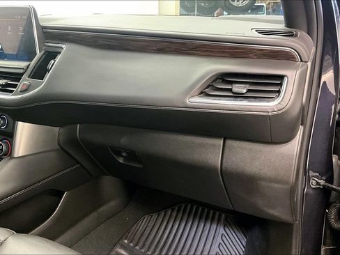 Used 2022 Chevrolet Tahoe Z71 w/ Luxury Package AWD/4WD image 15